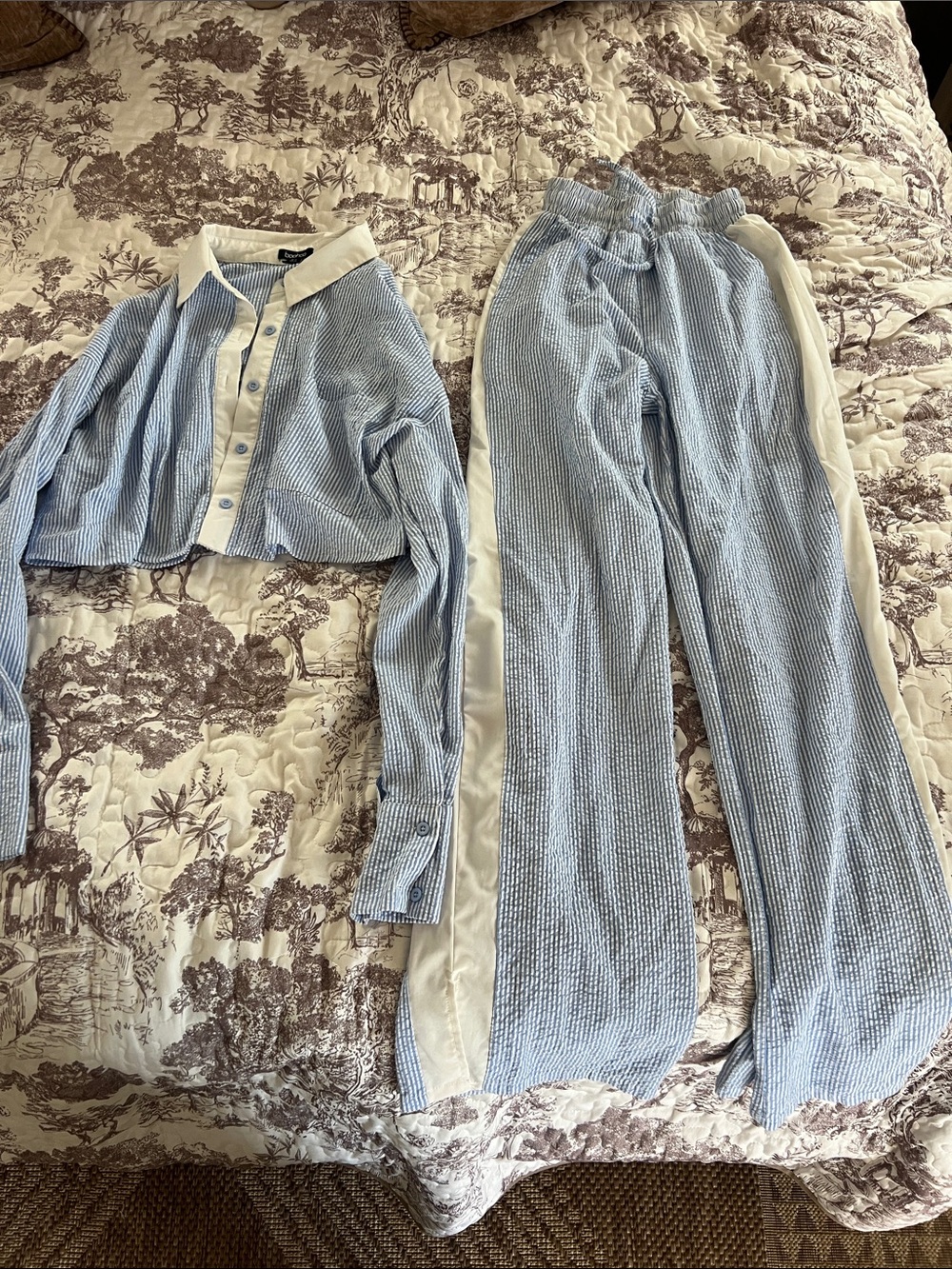 Boohoo Light Blue Striped Wide-Leg Pants with White Side Panel